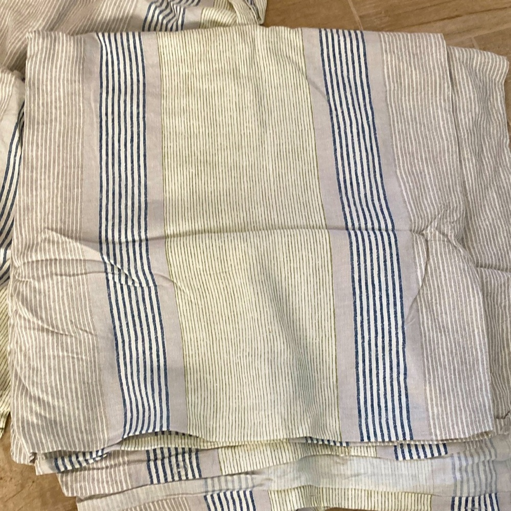 Queen size duvet cover with 2 standard size pillow shams